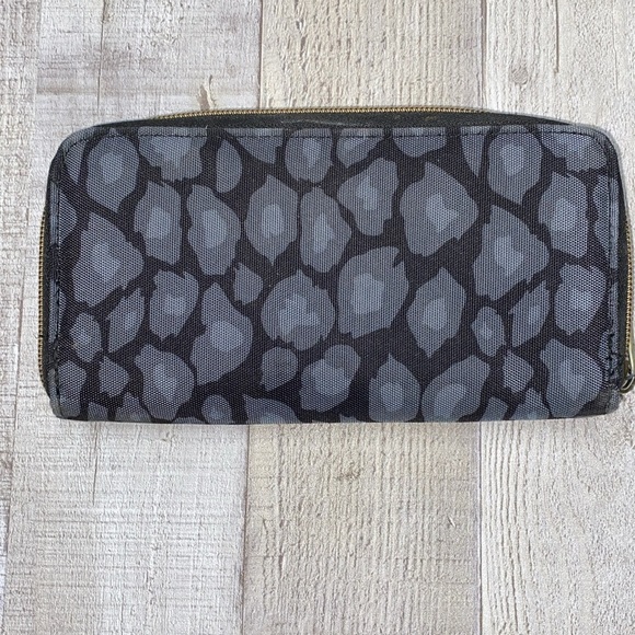 Travelon black & grey leopard print wallet - Picture 7 of 11